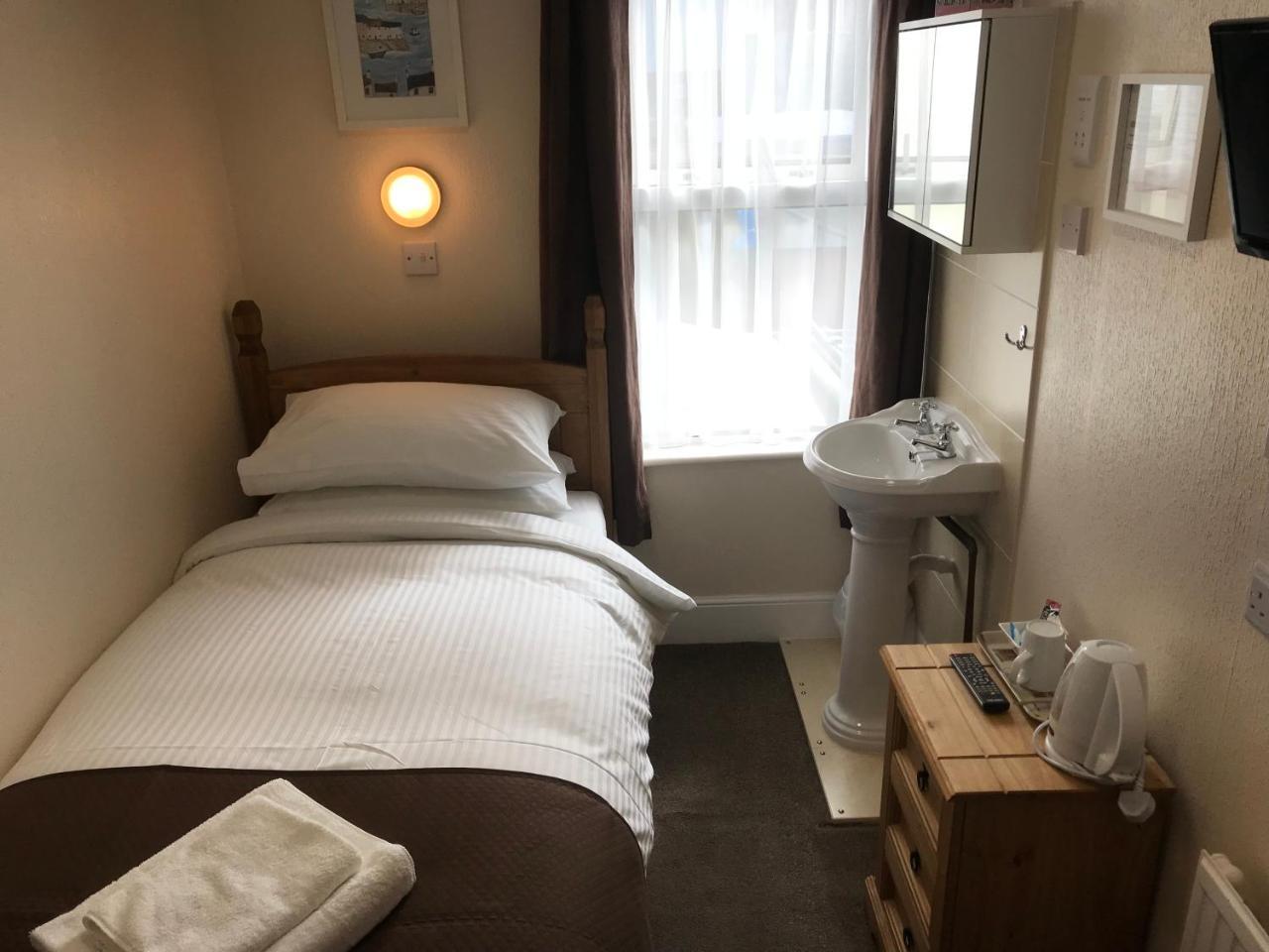 Trevellis Bed And Breakfast Newquay  Exterior photo